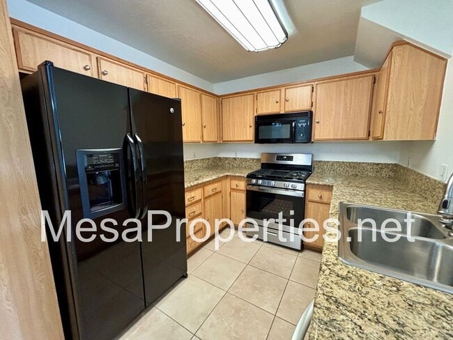 Building Photo - 932 W Arrow Hwy