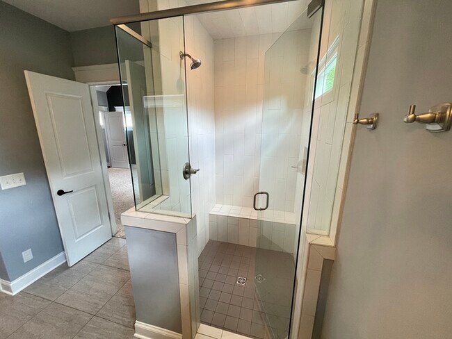 Building Photo - Green Hills/Lipscomb area home built in 20...