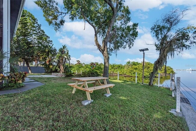 Building Photo - 9901 Bay Dr