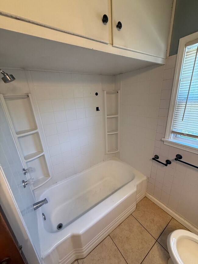 Building Photo - Pre Leasing for Fall 2026! 3/2 in Tech Terrace