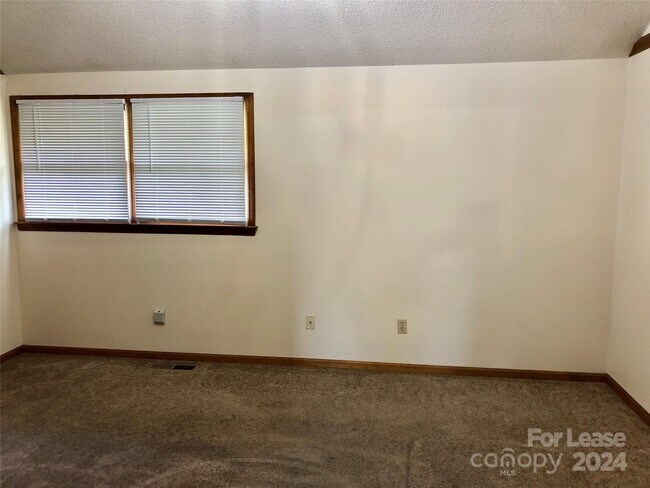 Building Photo - 119 Hillcrest Dr