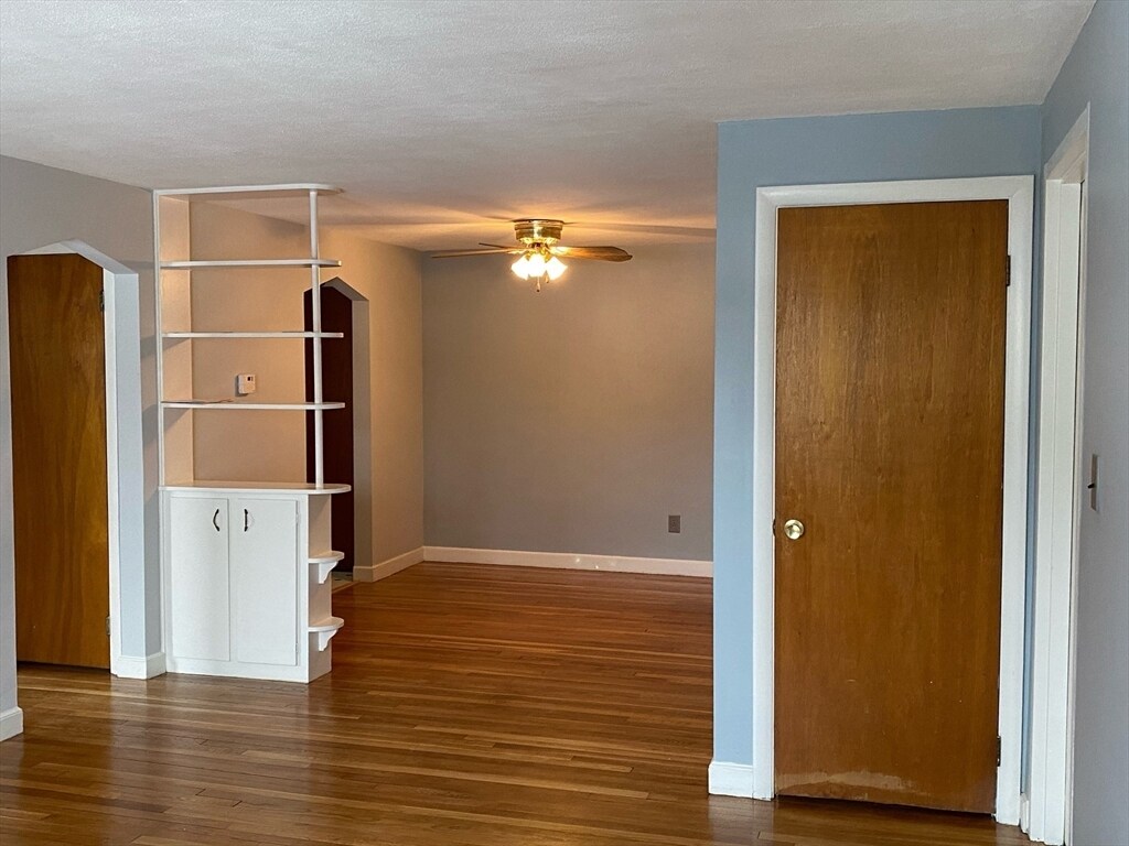 Building Photo - 40 Montvale Ave