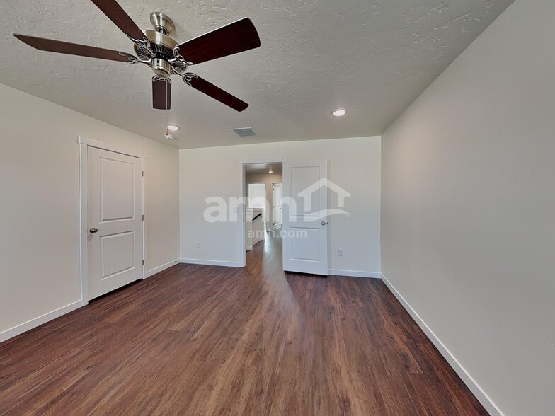 Building Photo - 9507 W Shumard St