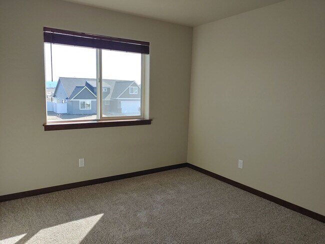 Building Photo - Beautiful New Home in Post Falls-Dog Friendly