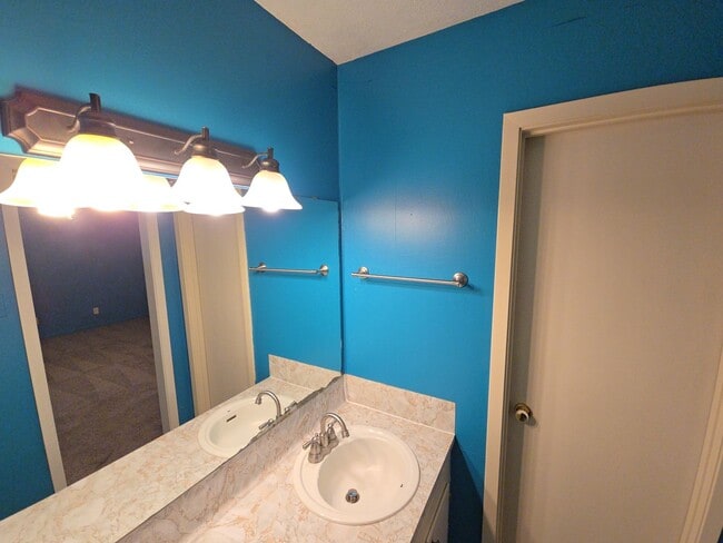 Building Photo - 1206 Crescent Blvd