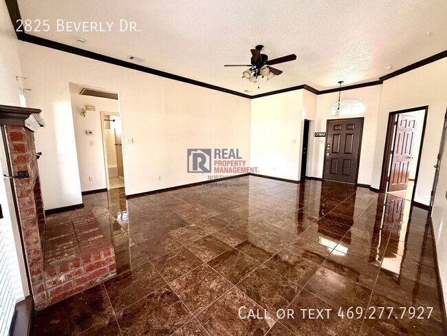 Building Photo - 2825 Beverly Dr