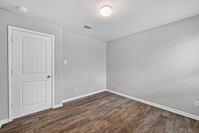 Building Photo - 29615 Breakwater Dr