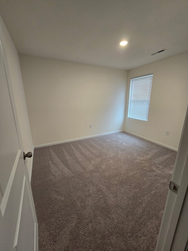 Building Photo - 1925 Calvin Ave