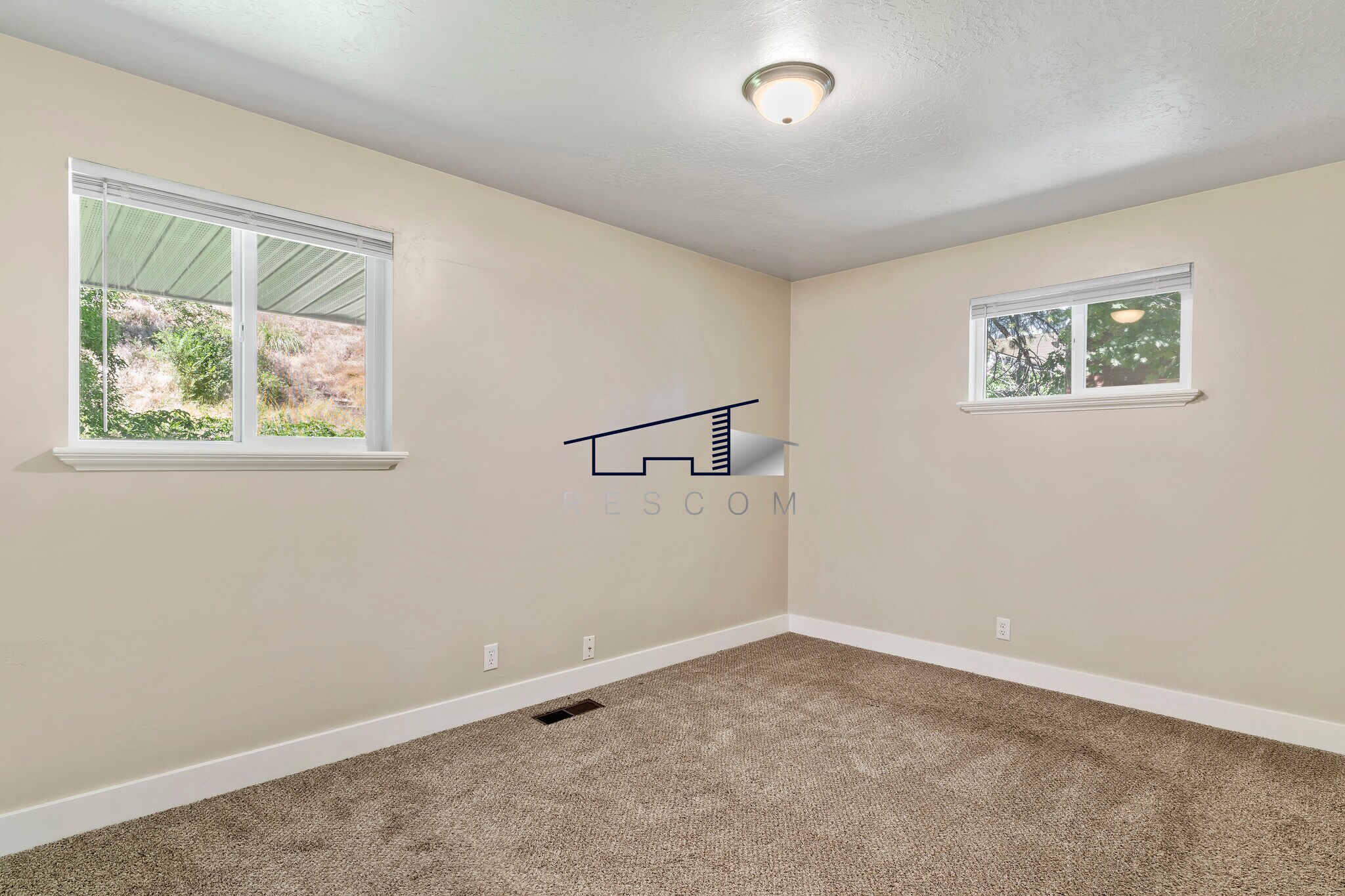 Building Photo - 1334 Henderson Dr