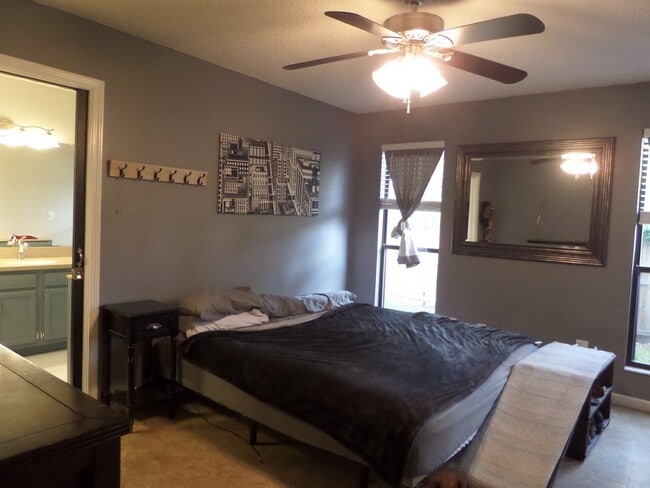 Building Photo - Beautiful 3 bedroom Home