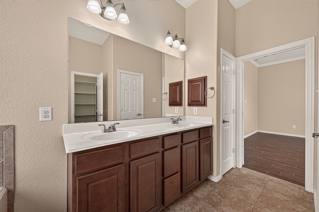 Building Photo - 12107 Redbud Brook Trail