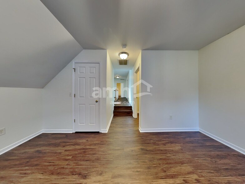 Building Photo - 508 Goatsbeard Ct