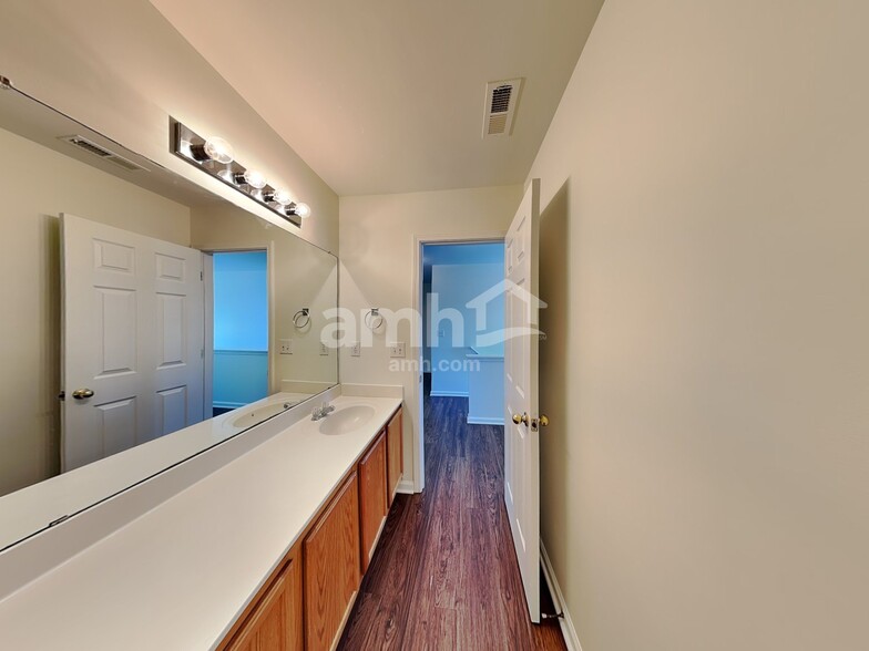 Building Photo - 6726 Centerline Dr