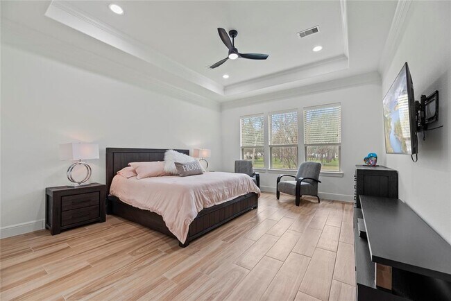 Building Photo - 32711 Wales Cir