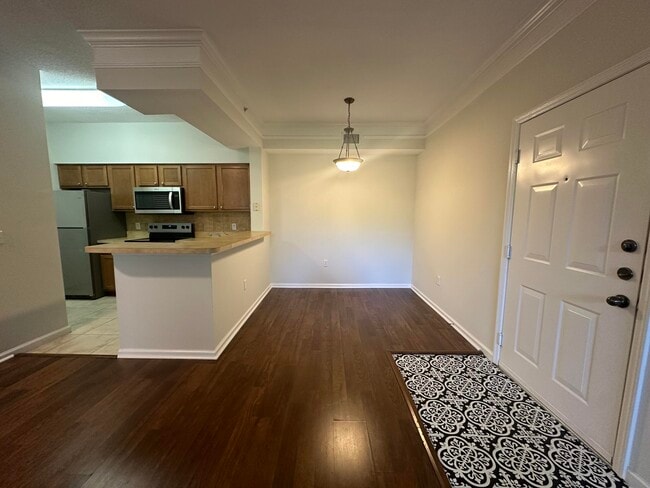 Building Photo - 2210 Myrtlewood Cir E
