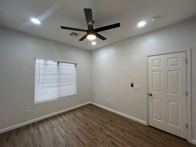 Building Photo - Free November Rent! Beautiful Home in Johnson Ranch! Fully Renovated! Waived Application fee!