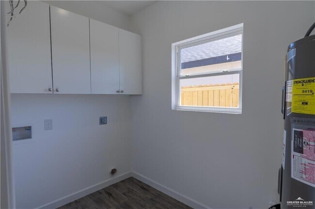 Building Photo - 10901 N Sugar Bear Dr