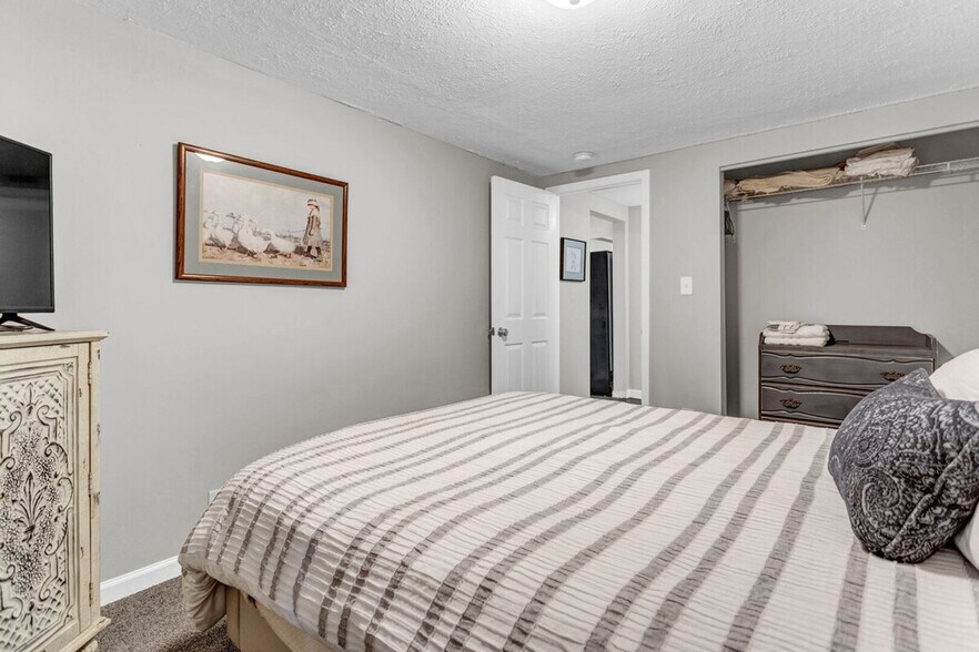 Building Photo - 4481 McLain Cir