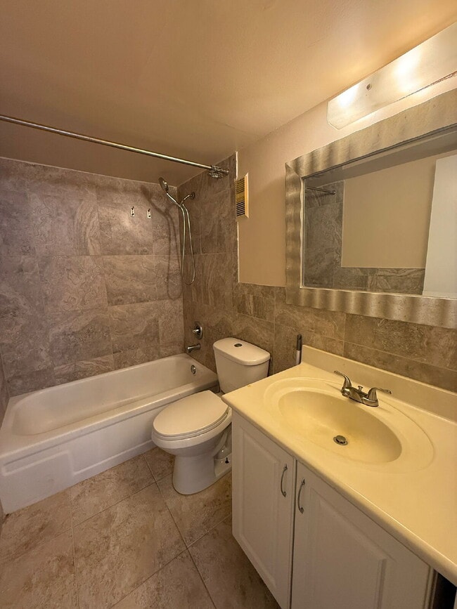 Building Photo - Charming 2-Bed Condo with a View – Water I...