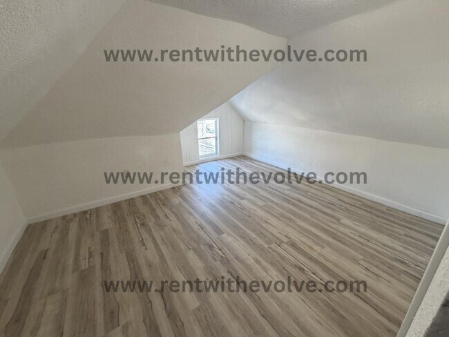 Building Photo - 213 High St