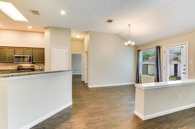 Building Photo - 1303 Crossvine Way