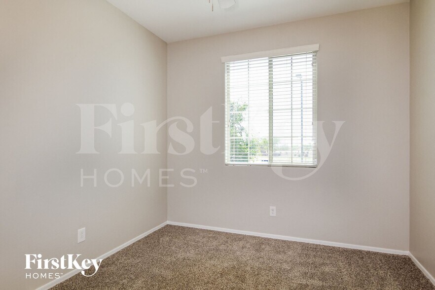 Building Photo - 12018 W Tether Trl