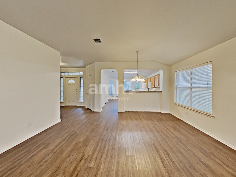 Building Photo - 10043 Stagecoach Bay