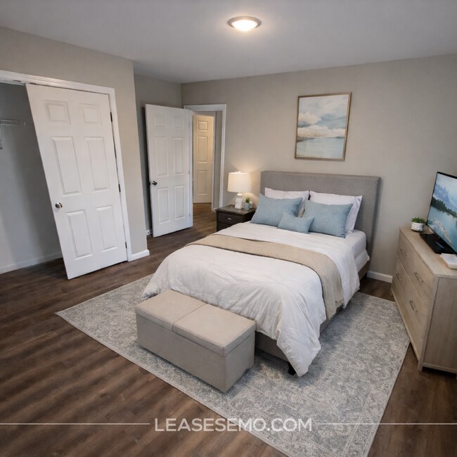 Building Photo - 3 bed, 1 bath Apartment