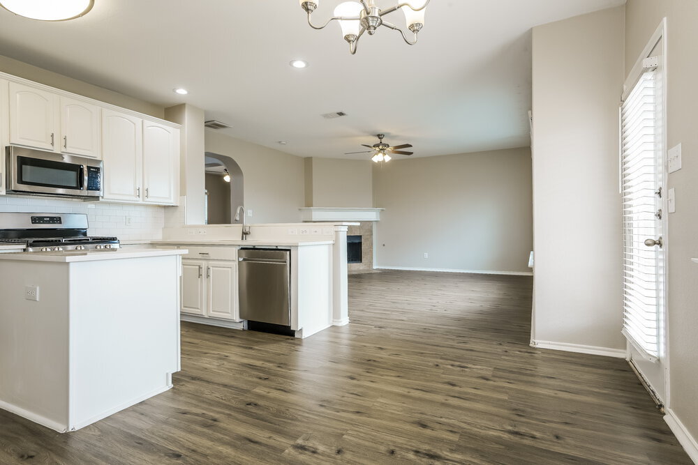 Building Photo - 521 Roundrock Ln