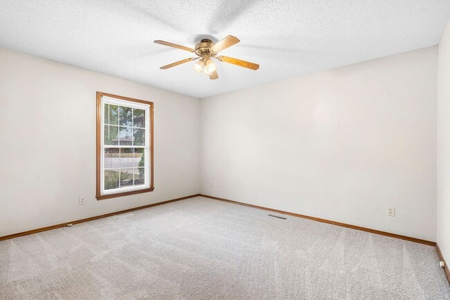 Building Photo - All-Brick Beauty on a Quiet Cul-de-Sac Near Kickapoo!