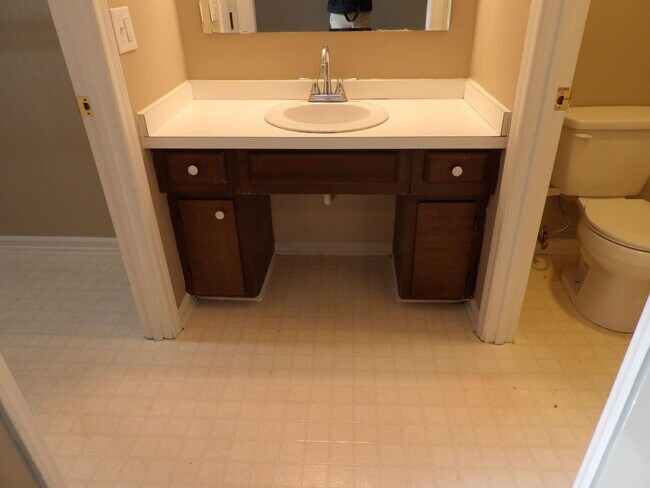 Building Photo - 176 Landings Dr