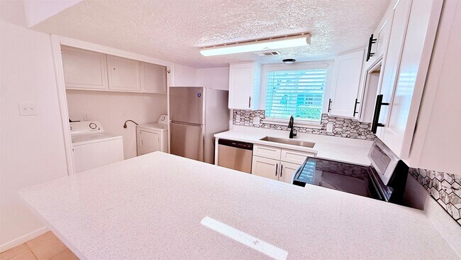 Building Photo - 1927 Country Village Blvd