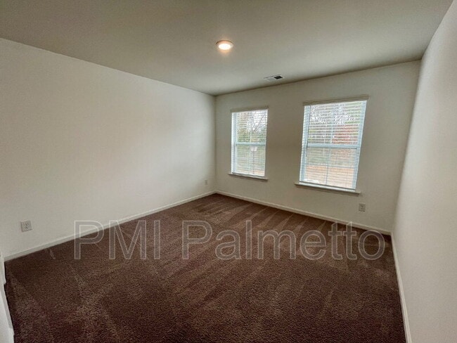 Building Photo - 341 Liliana Dr