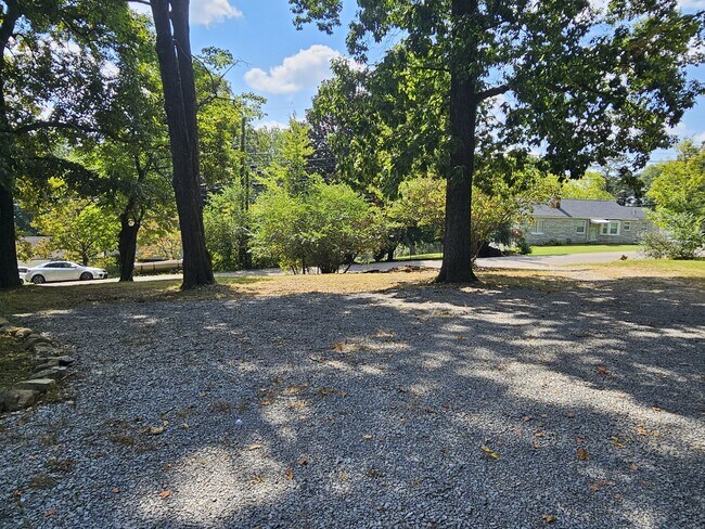 Building Photo - 6005 Medlin Heights Rd