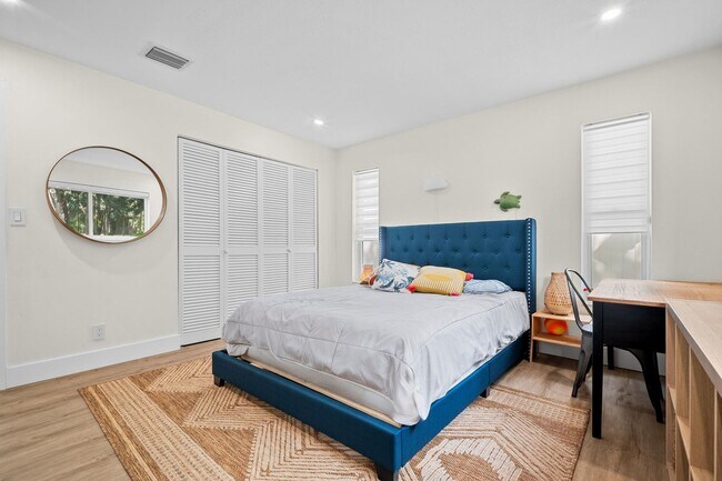 Building Photo - 2421 SW 29th Way