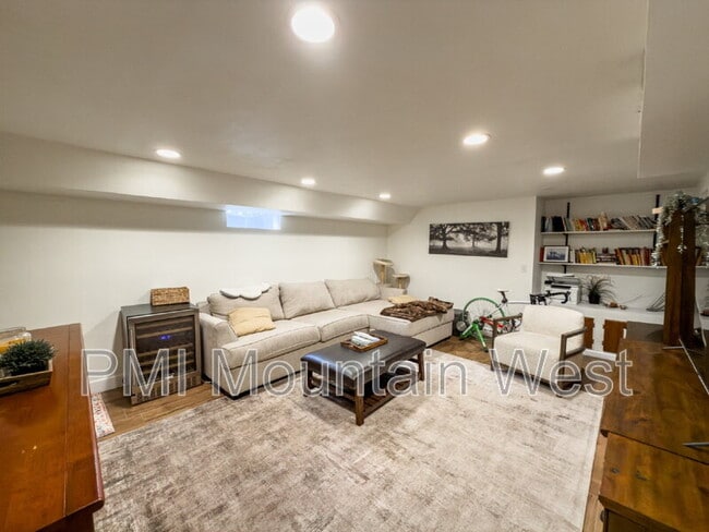 Building Photo - 2323 Bryan Ave