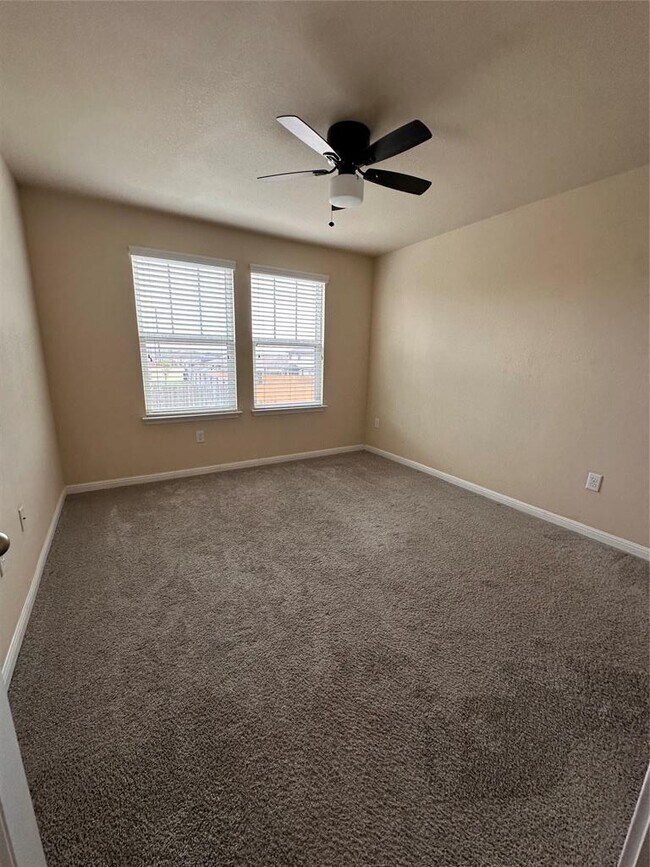 Building Photo - 207 Liard River Rd