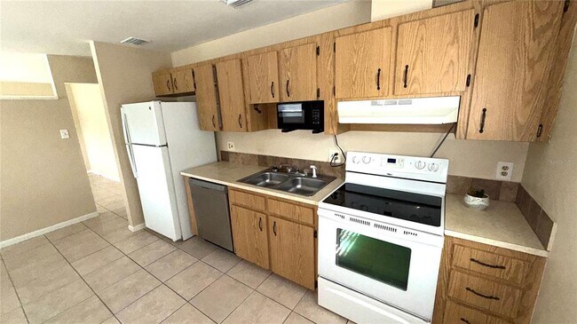 Building Photo - 215 E Hibiscus Dr