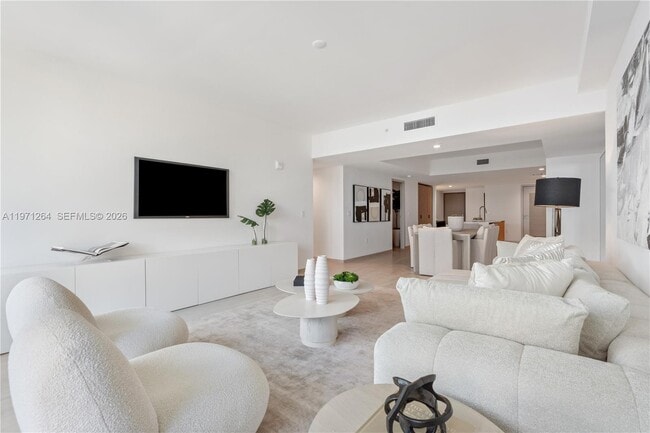 Building Photo - 10281 W Bay Harbor Dr