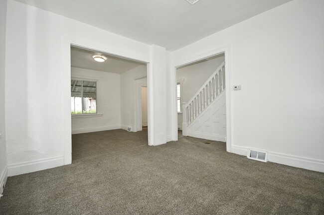 Building Photo - Updated 3 bed/1 bath House with garage!