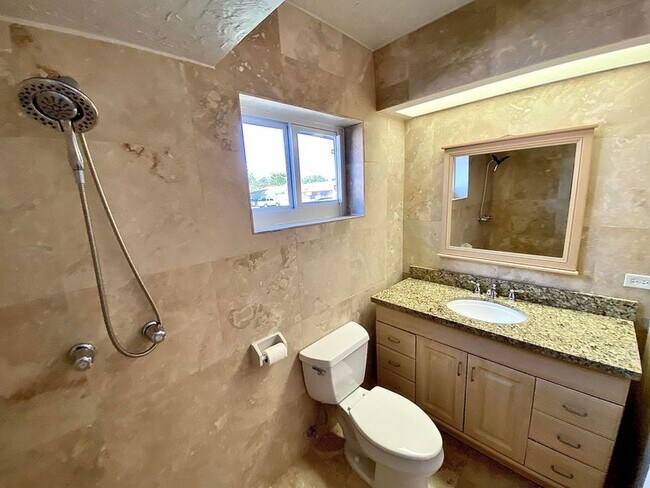 Building Photo - 213 NE 9th Ave