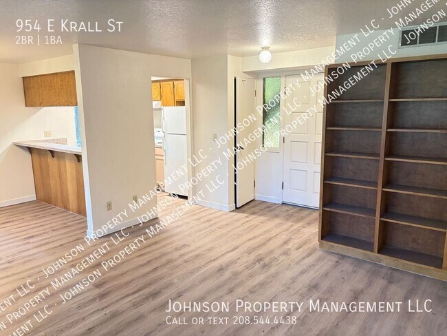 Building Photo - 954 E Krall St