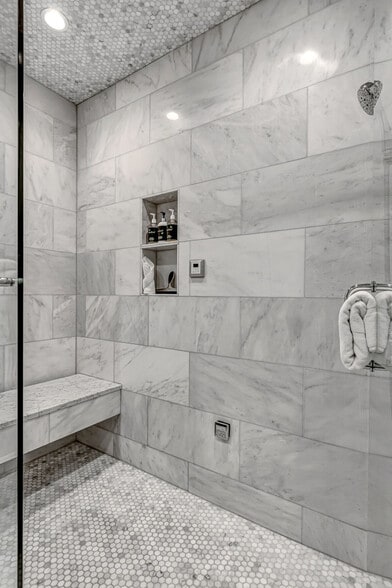 Building Photo - 3808 N Kenmore Ave