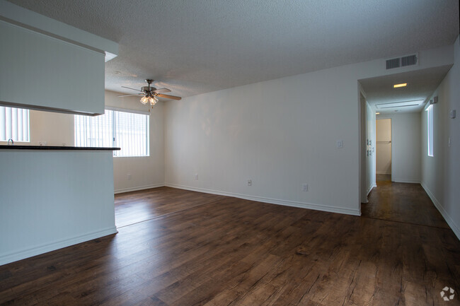 2BR, 1BA - 1025 SF - Cypress Pointe Apartments