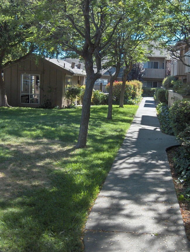 Building Photo - 27320 Manon Ave