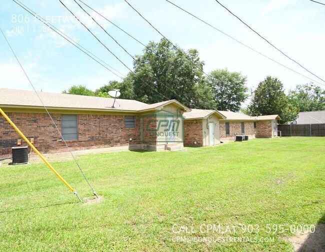 Building Photo - 806 Fleetwood-
