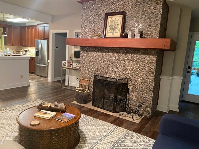 Building Photo - 512 Riverwalk Rdg Rd