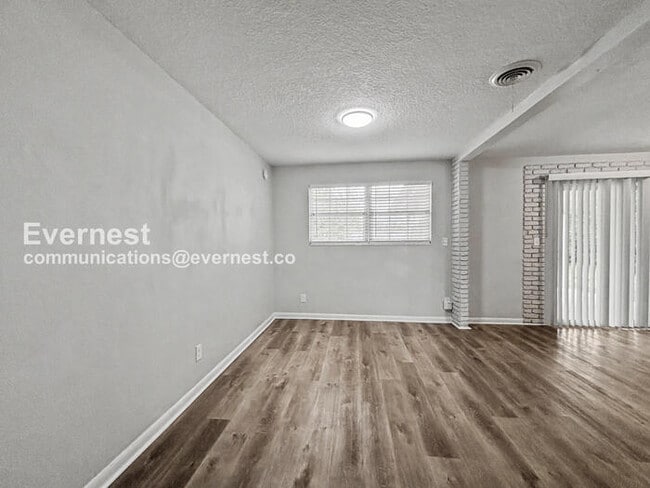 Building Photo - 6757 Snow White Dr