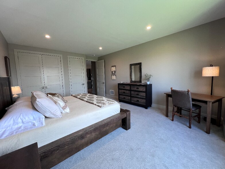 Building Photo - 75 Highnoon Way