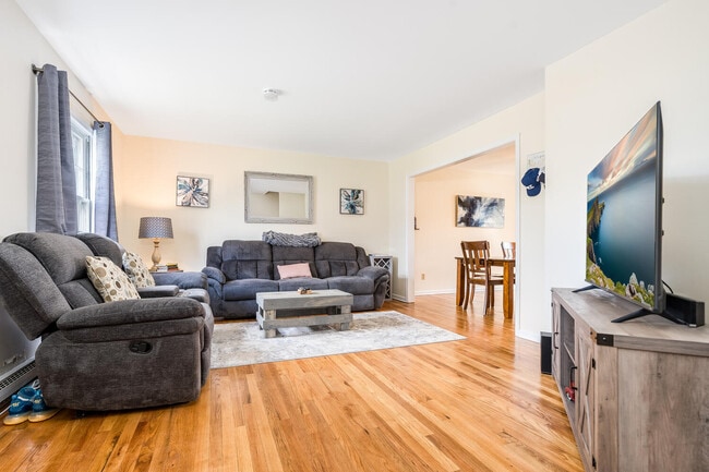 Building Photo - Youngs Drive